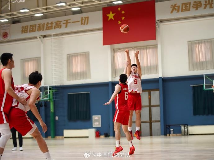  對(duì)抗訓(xùn)練繼續(xù)！中國(guó)男籃最新訓(xùn)練圖集新鮮出爐