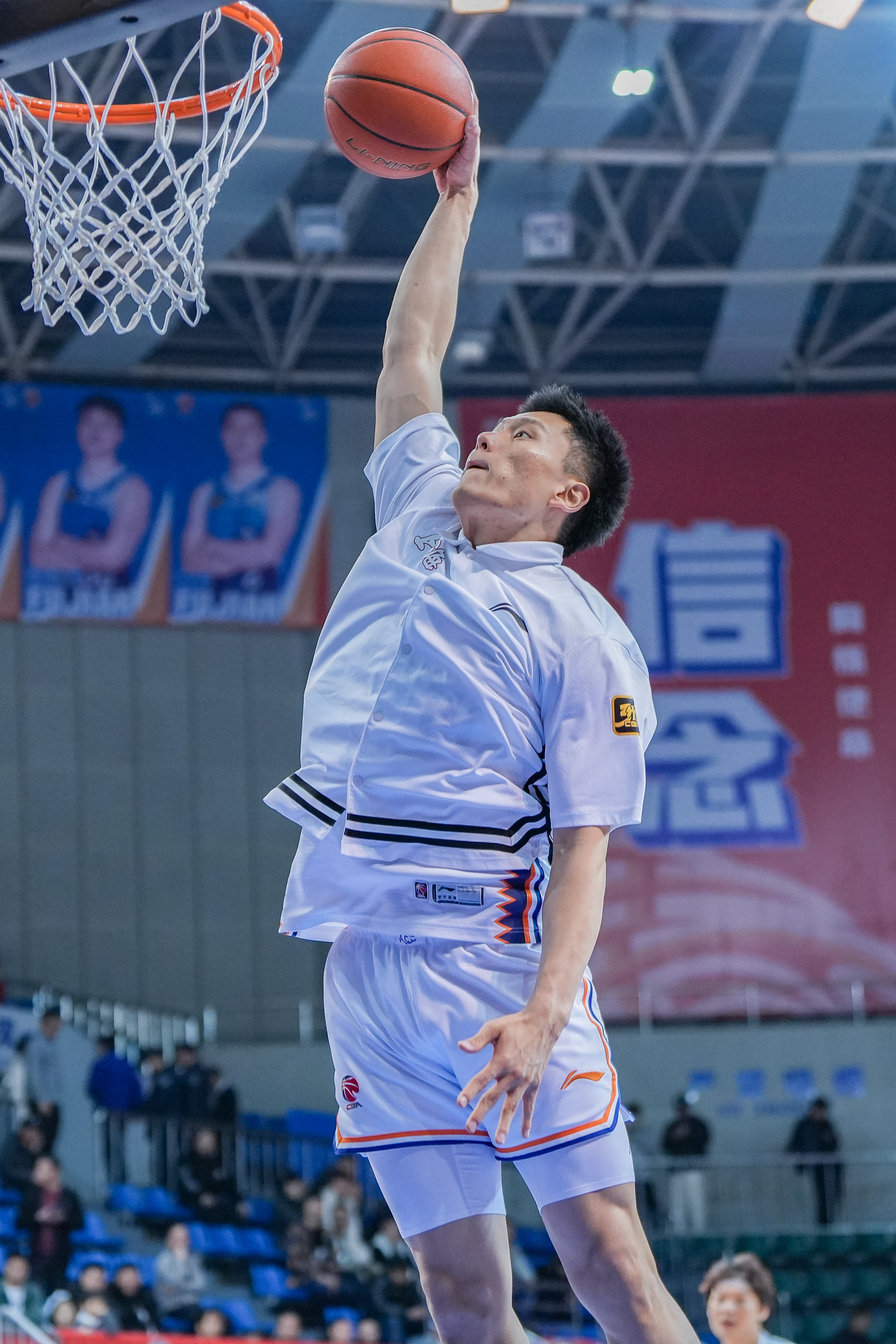  持續(xù)漲球！上海男籃“李花”組合—李弘權(quán)、李添榮