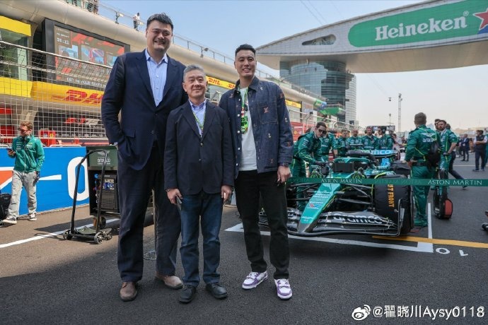  聯(lián)動(dòng)F1！翟曉川曬與姚明、阿隆索、范志毅、周冠宇等的合照
