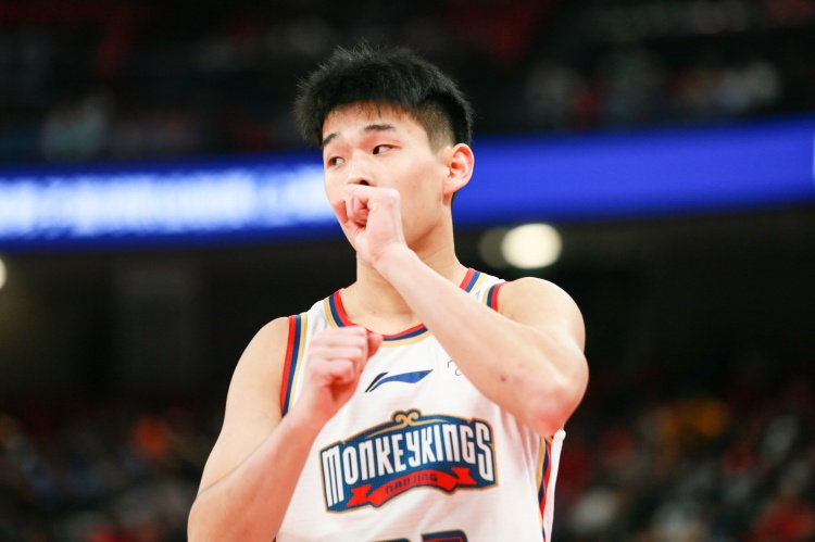  效率太低！林葳25中8&三分10中1拿到19分1板3助2斷 4失誤