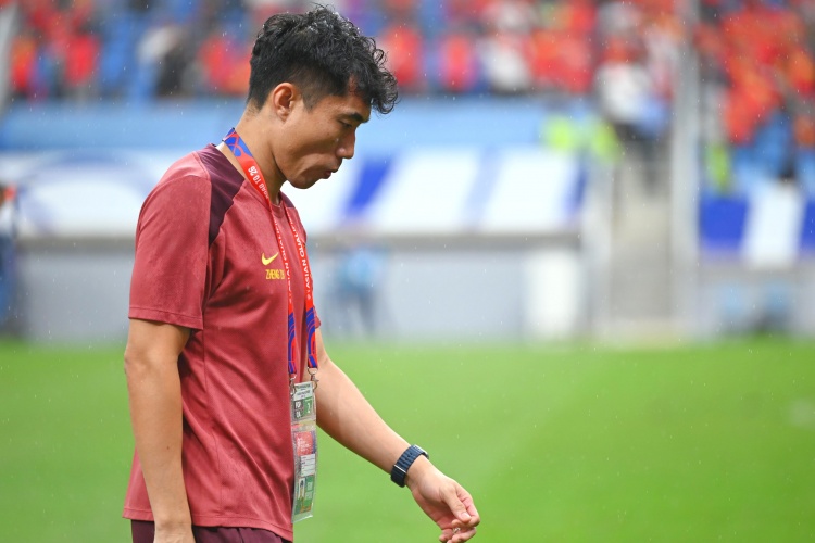  滬媒：單后腰讓國足防守承受更大壓力，若鄭智沒退役或能勝任